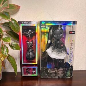 NEW Rainbow High Shadow High Shanelle Onyx Grayscale Fashion Doll